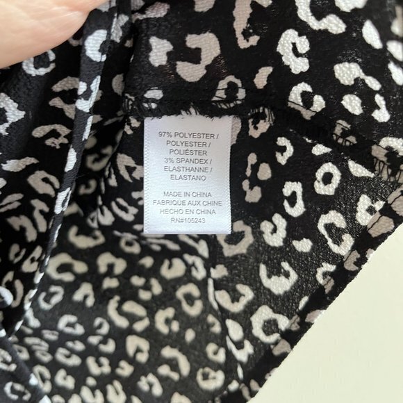 Bobeau Black & White Leopard Print‎ V Neck Wrap Blouse w/ Button Top Womens Sz M - Picture 4 of 6